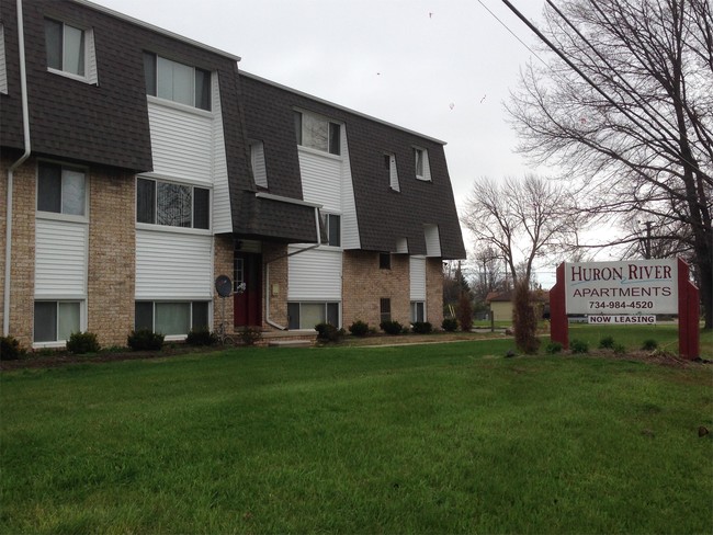 Building Photo - 23200 Huron River Dr