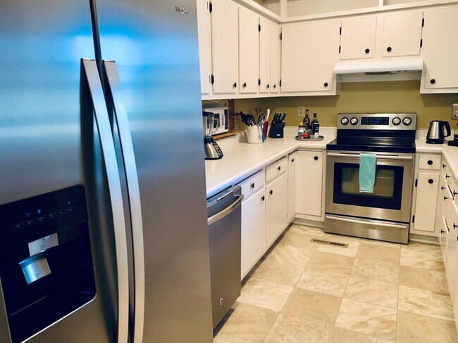 Building Photo - 1521 Canyon St