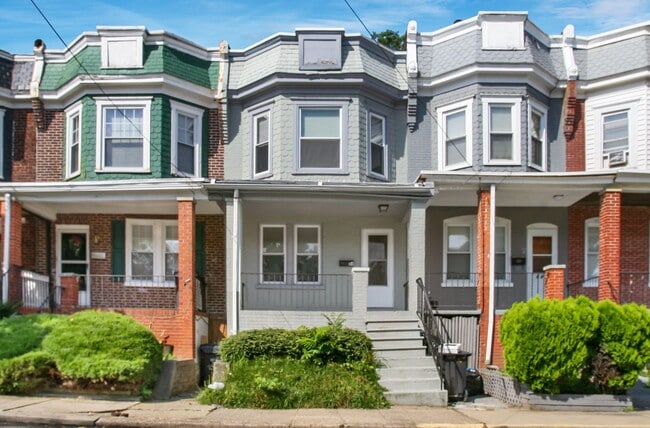 Building Photo - BEAUTIFULLY RENOVATED Home!