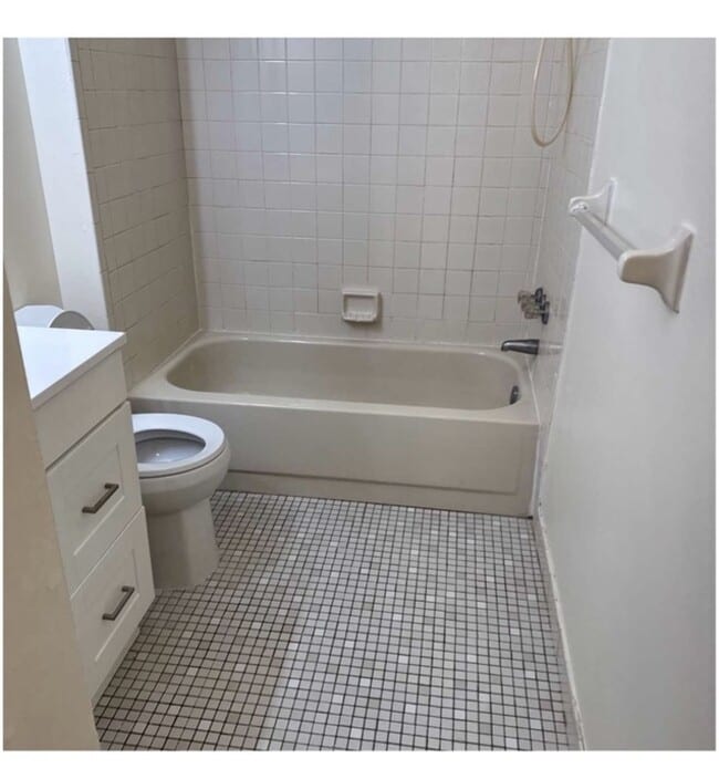 Foto del edificio - 13 Hamlet Ct