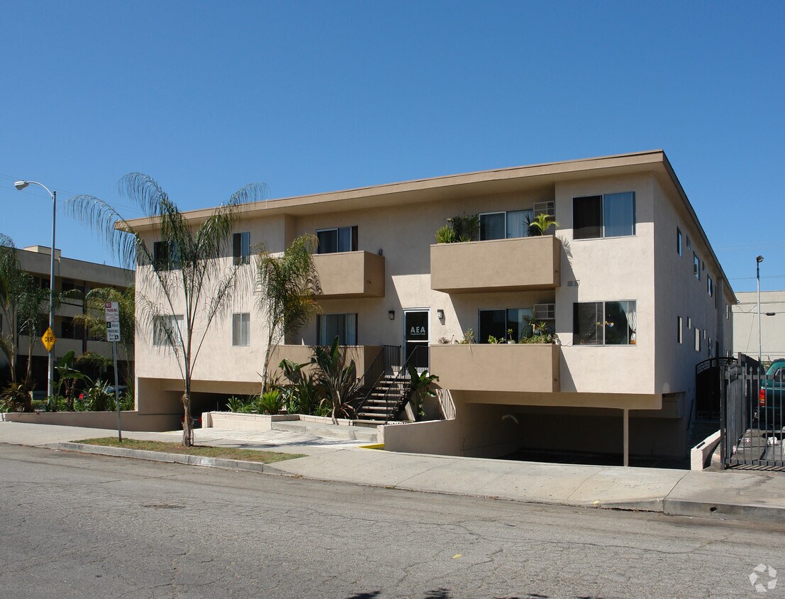 Building Photo - 903 N Hudson Ave