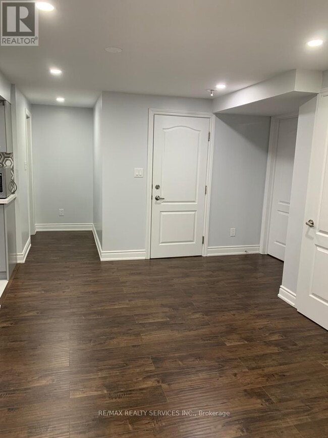 Building Photo - 117 Brentwood Dr
