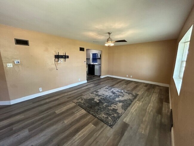 Foto del edificio - 1321 E 10th Ave