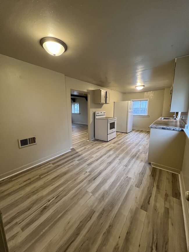 Foto del edificio - 716 Community St