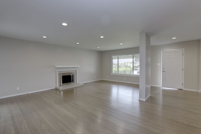 Foto del edificio - 3 Bed/ 2 bath San Mateo home with private ...