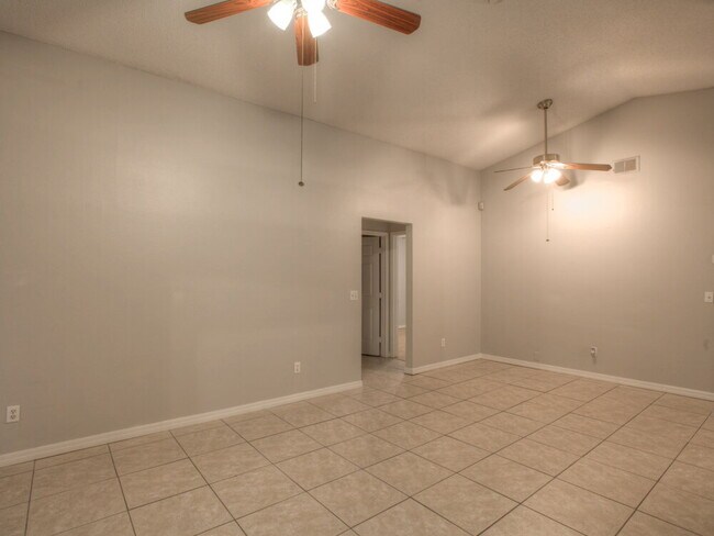 Foto del edificio - 1316 Whitewood Way