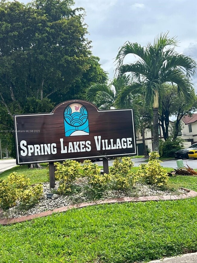 Foto del edificio - 526 NW 99th Ct
