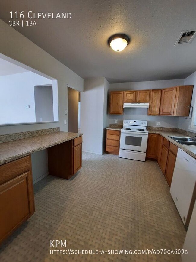 Foto del edificio - 3 BEDROOM | 1 BATH | FENCED YARD | SOUTH