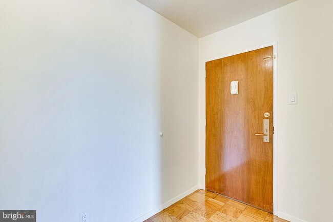 Building Photo - 1425 4th St SW