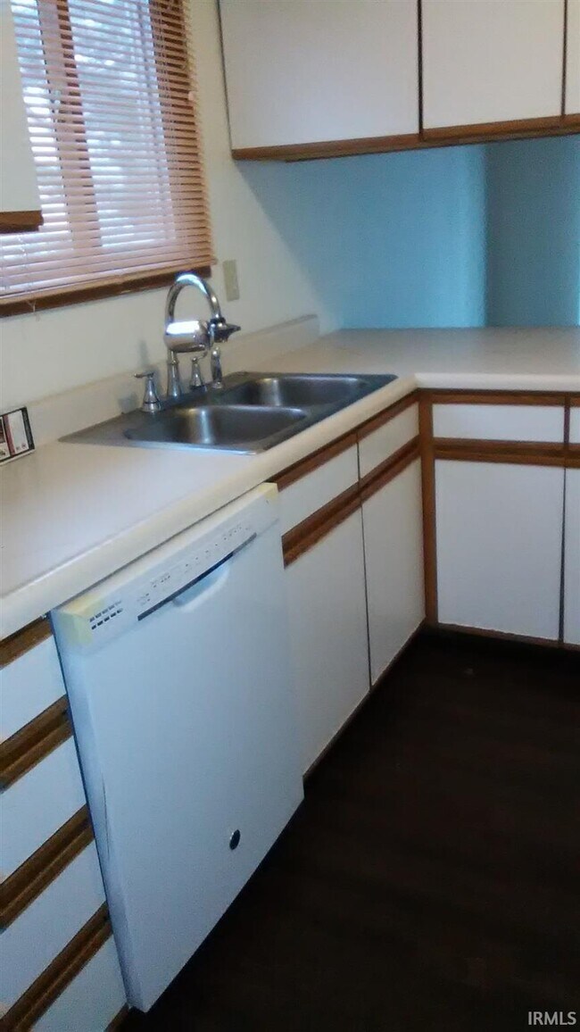 Foto del edificio - 402 S Village Ct