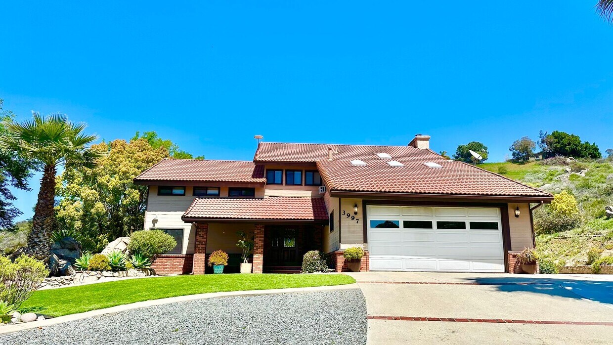 Primary Photo - Country Living at its Best in this Two Sto...