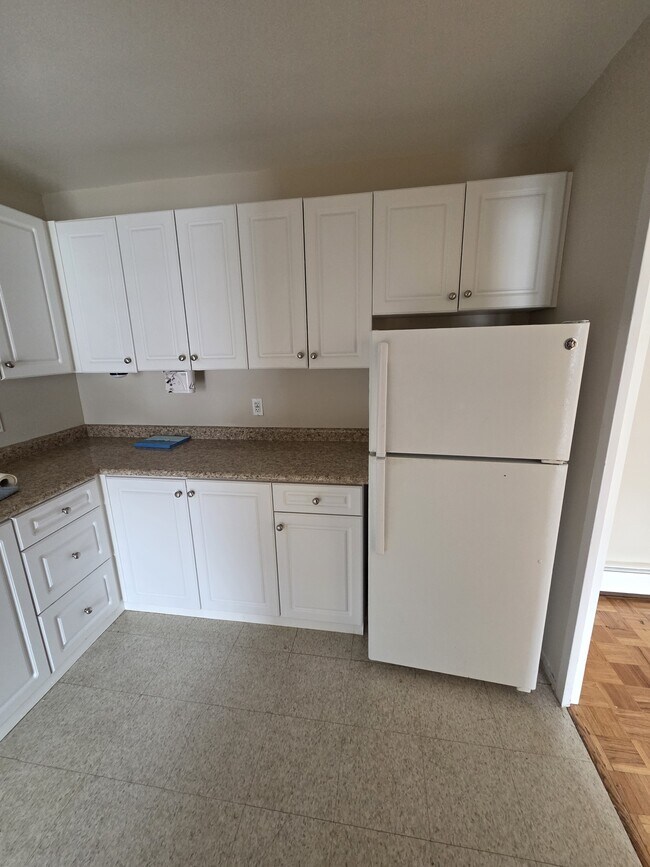 Photo du bâtiment - 1061 Queen's Blvd