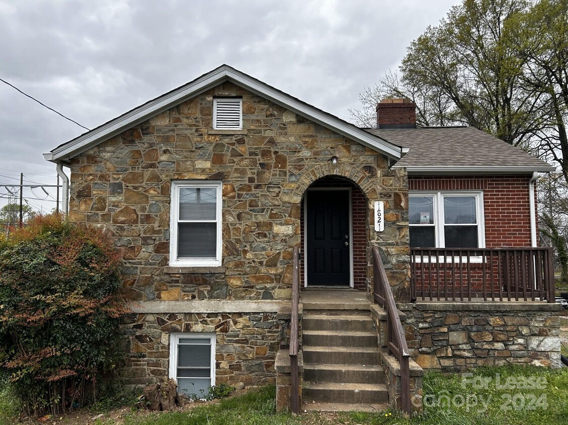 Primary Photo - 1821 Remount Rd