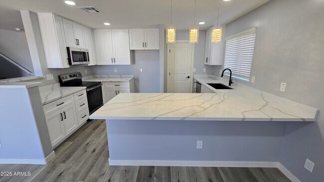 Building Photo - 23451 N El Frio Ct