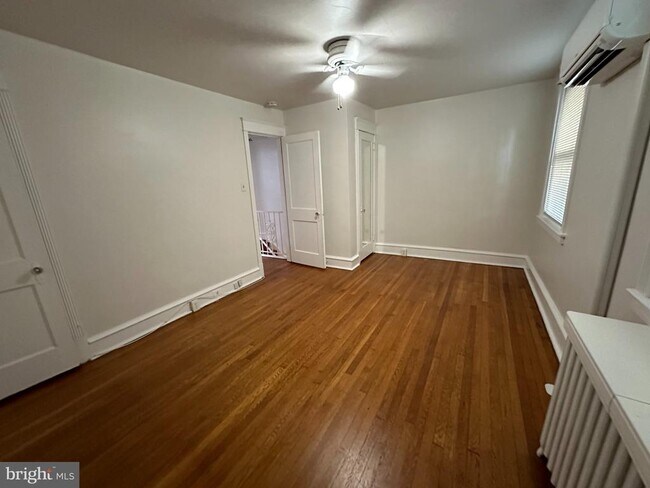 Foto del edificio - 3323 Tilden St