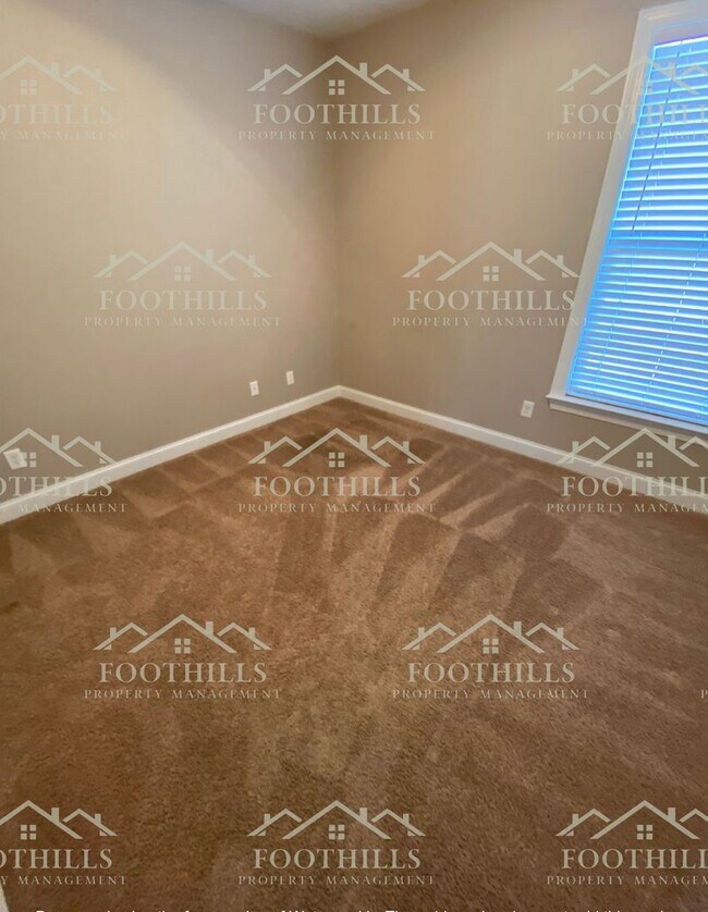 Building Photo - Charming 3BR Home with Luxury Vinyl Floors...