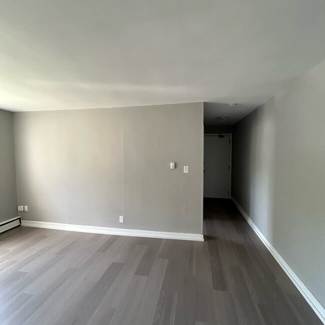 Building Photo - 441 Covert St
