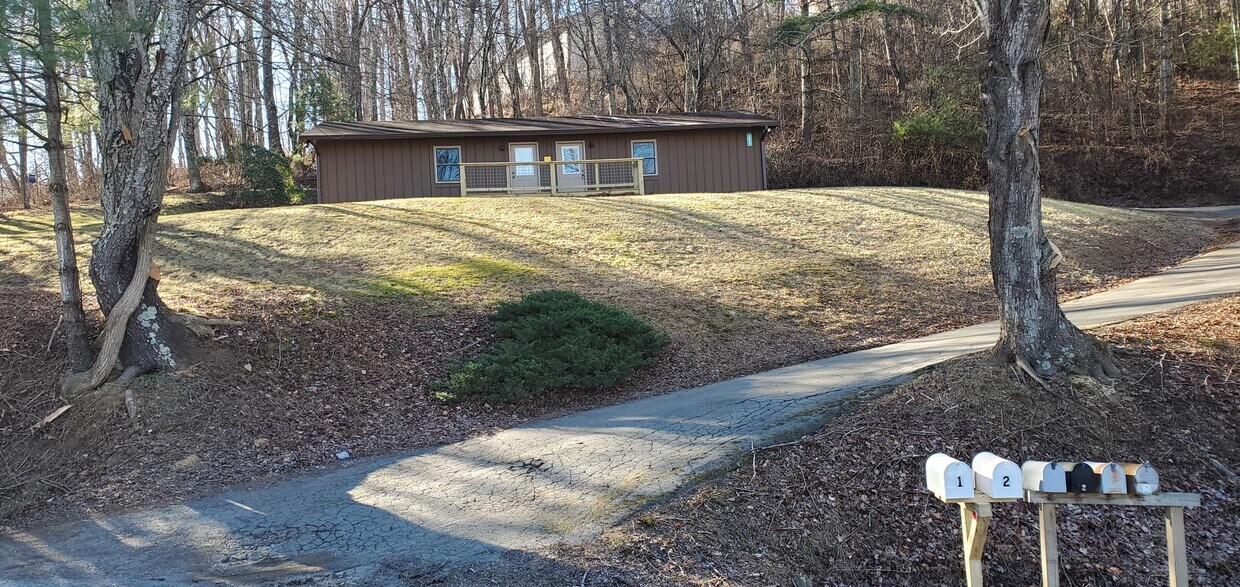 303 Clint Norris Rd, Boone, NC 28607 Apartments in Boone, NC