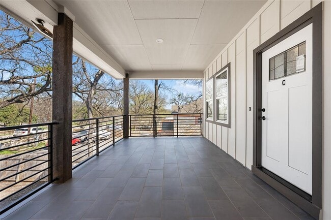 Foto del edificio - 15407 Armstrong Ave