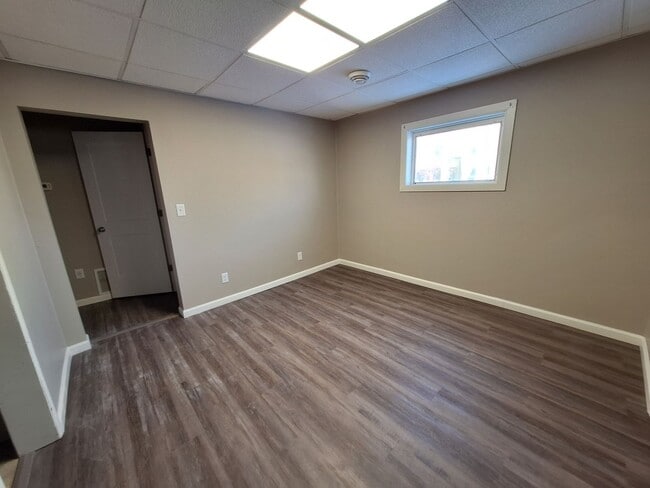 Building Photo - 2 Bedroom Home - Open August 1st!