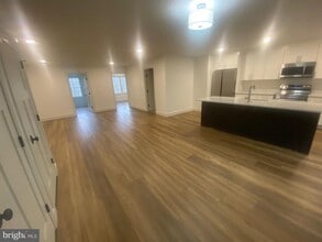 Building Photo - 1087 Mt Tom Rd