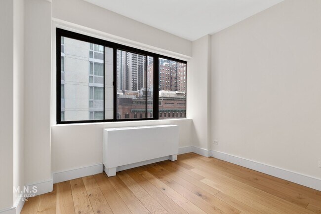Foto del edificio - 230 East 44th Street