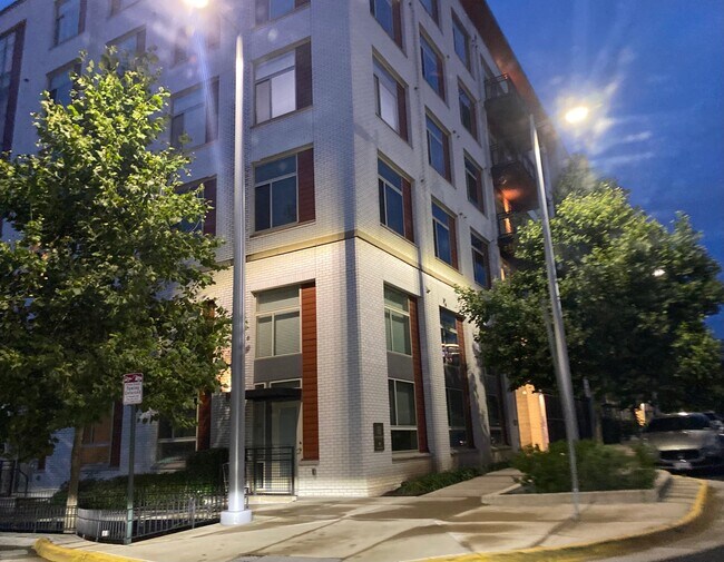 Foto del edificio - 7915 Jones Branch Dr