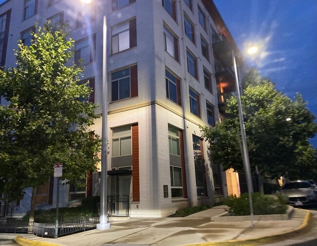 Building Photo - 7915 Jones Branch Dr