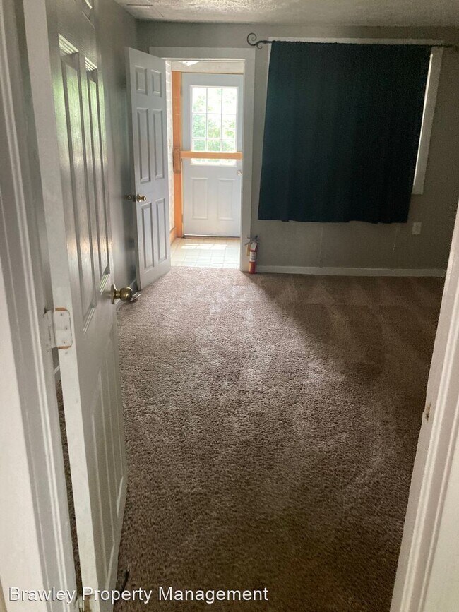 Foto del edificio - 3 br, 1 bath House - 306 E 16th