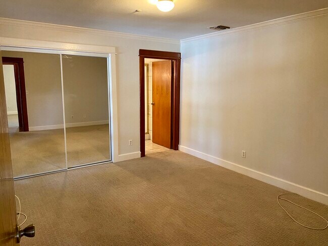 Building Photo - 148 W Highland Ave
