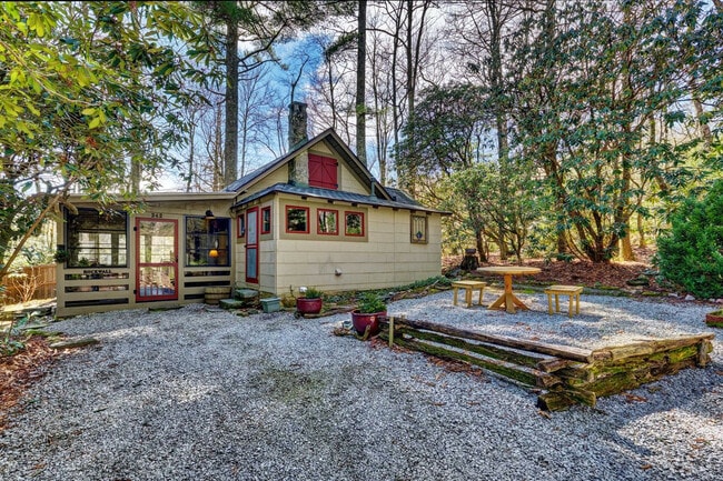 Building Photo - 242 Turtle Pond Rd