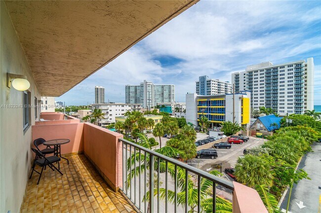 Foto del edificio - 6920 Harding Ave