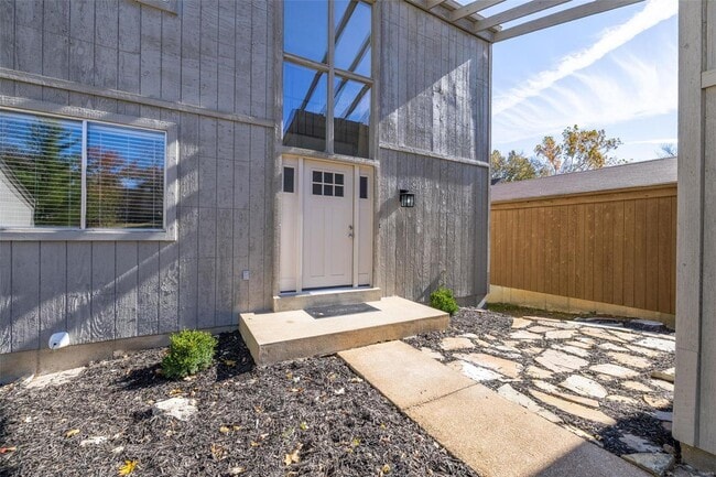 Foto del edificio - 1675 Country Hill Ln