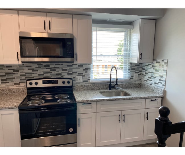 Building Photo - 2933 Presstman St