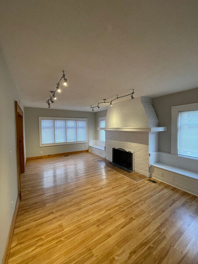 Building Photo - 315 E 33rd St