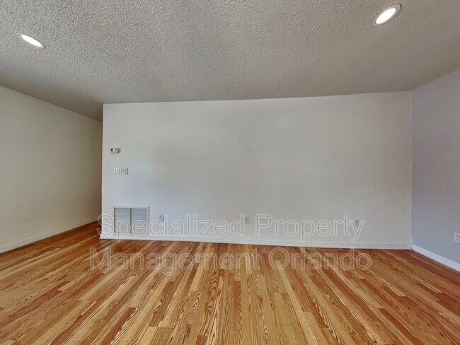Building Photo - 2425 W Gardenia Dr