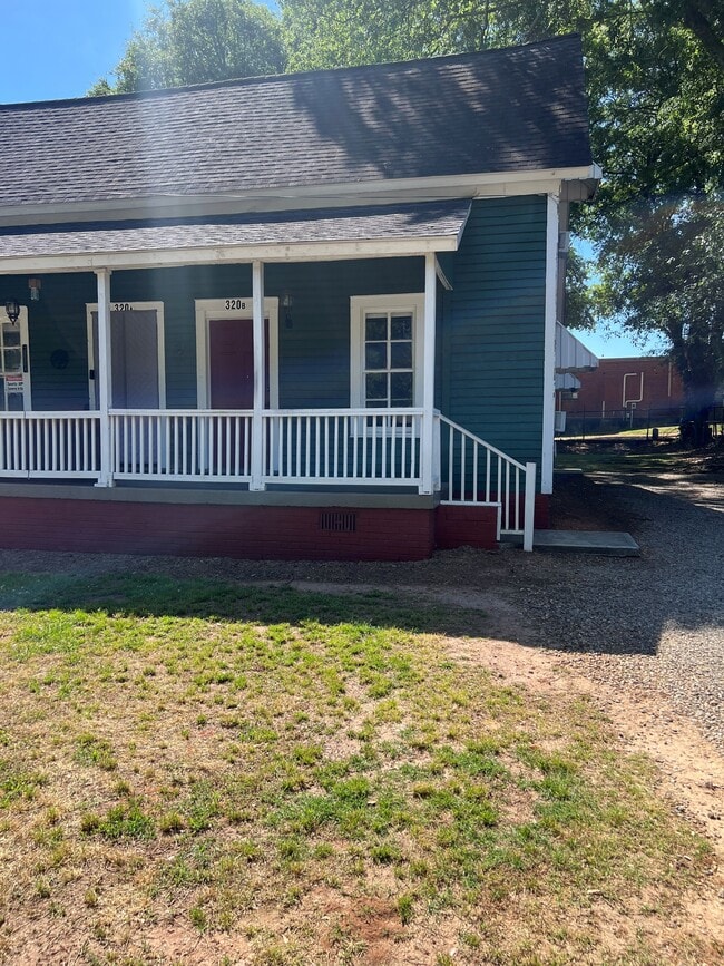 Building Photo - 320 Knight St