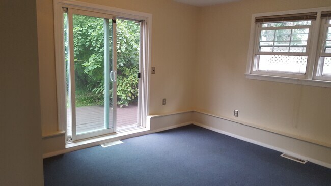 Foto del edificio - 445 S Wellwood Ave