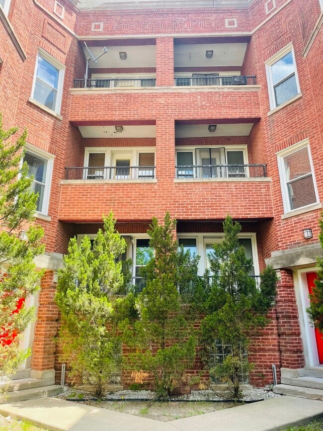 Building Photo - 6451 S Greenwood Ave