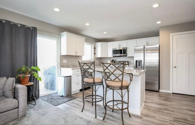 Building Photo - 1600 East 69th St N