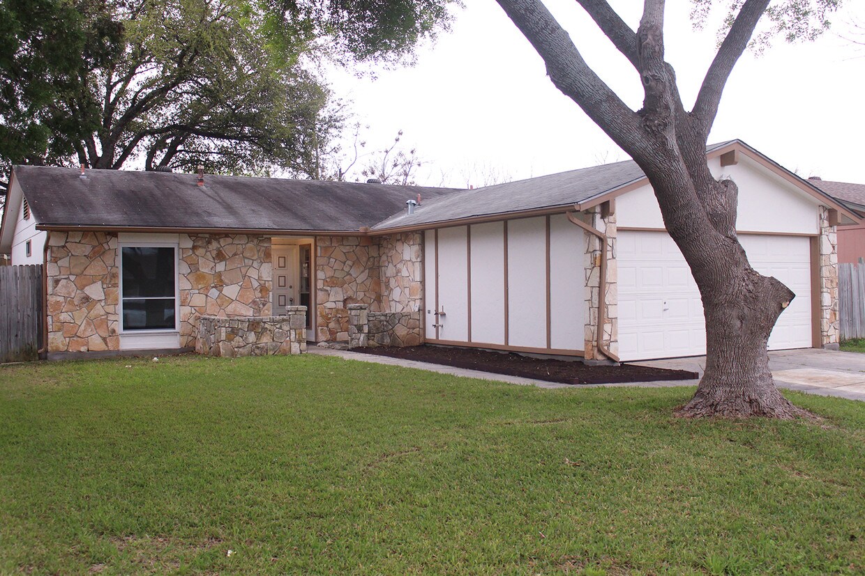 Primary Photo - 3730 Pipers Field St