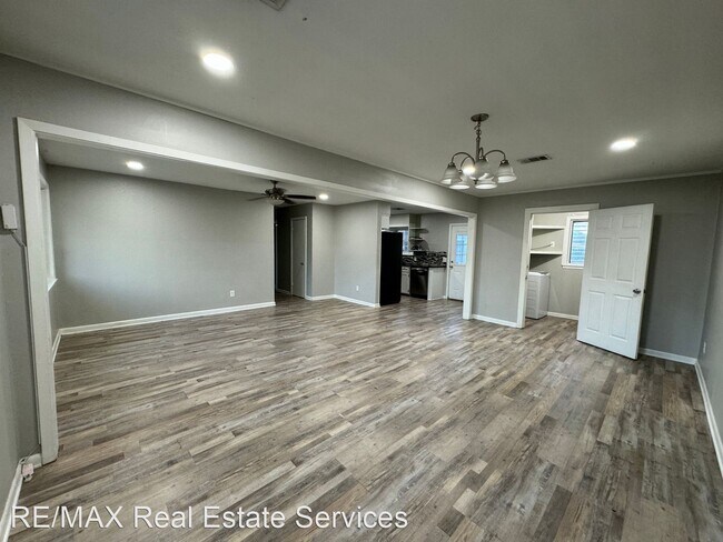 Building Photo - 3 br, 1 bath House - 2000 Alison
