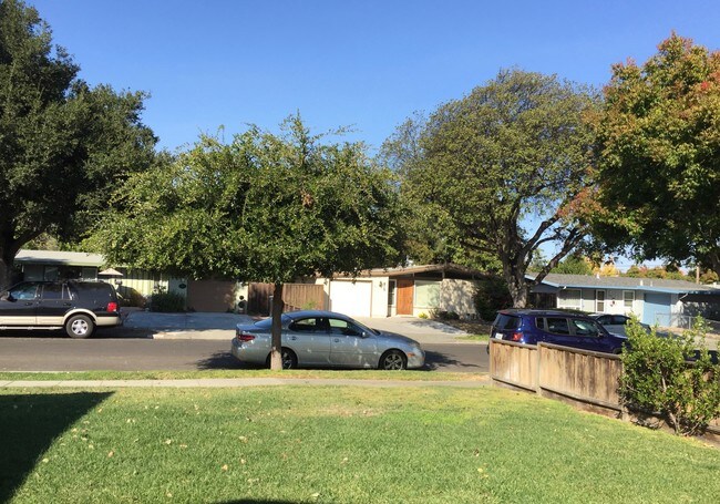 Foto del edificio - 856 Lakemuir Dr