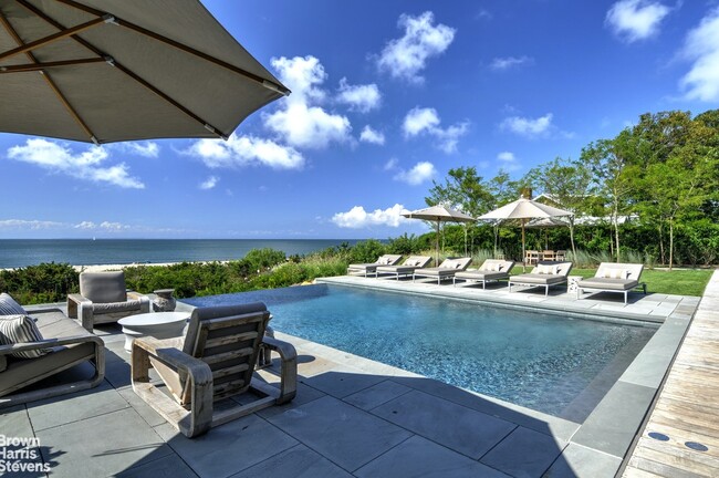 Foto del edificio - EAST HAMPTON DIRECT BEACHFRONT