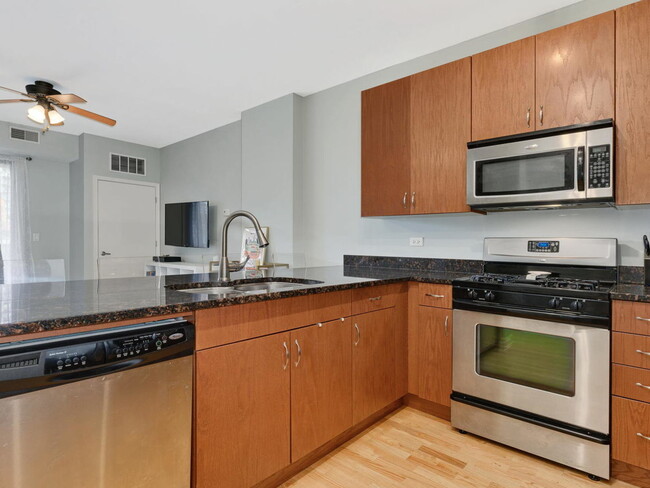 Foto del edificio - 451 W Huron St