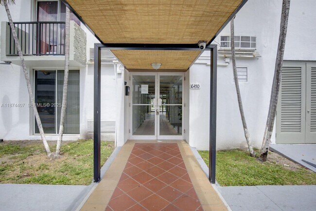 Foto del edificio - 16450 NW 2nd Ave