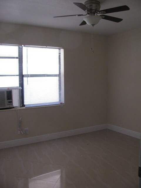 Building Photo - 228 NE 23rd Ave