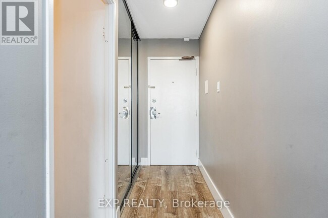 Photo du bâtiment - 1785-1785 Frobisher Ln