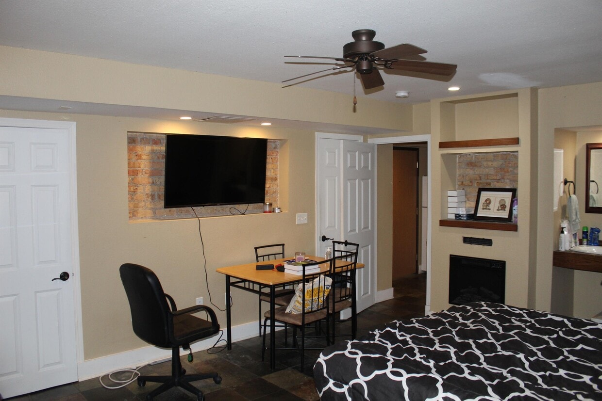 Foto del edificio - 932 E College St