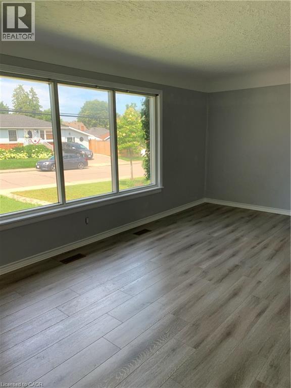 Photo du bâtiment - 132 Howe Ave